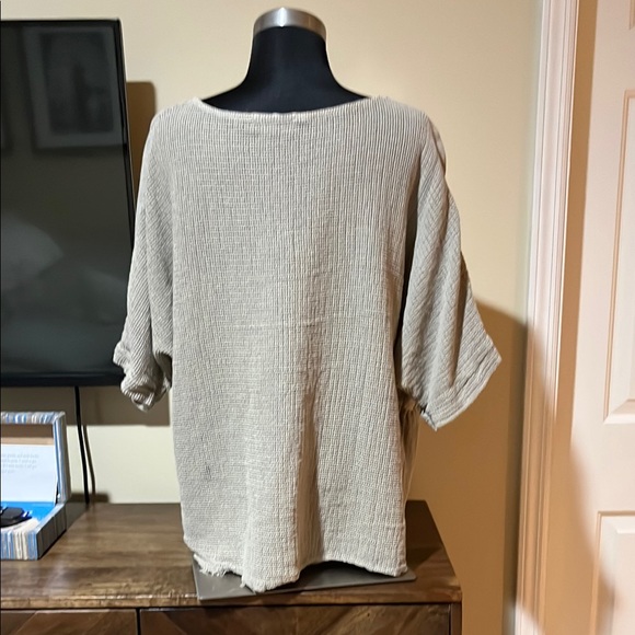 Women's Tan Top with Pocket Detail - Picture 5 of 6